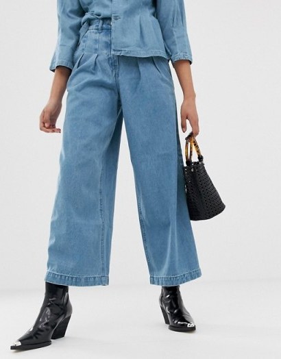 Vero Moda highwaisted cropped wide leg jean in medium blue | front pleated denim jeans - flipped