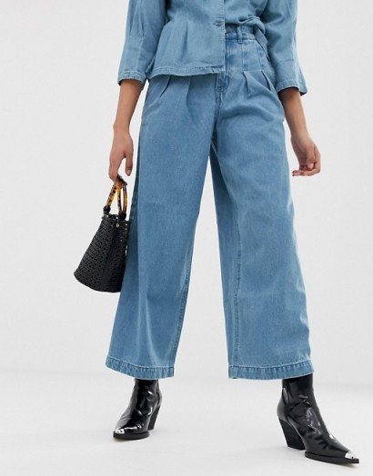 Vero Moda highwaisted cropped wide leg jean in medium blue | front pleated denim jeans