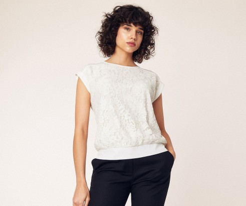 OASIS BUTTON BACK LACE TEE in OFF WHITE / feminine cap sleeve top