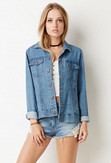 Forever 21 Classic Denim Jacket in medium denim – as worn by Cara Delevingne out in New York, 29 September 2015. Celebrity fashion | star style | what celebrities wear | womens casual jackets - flipped