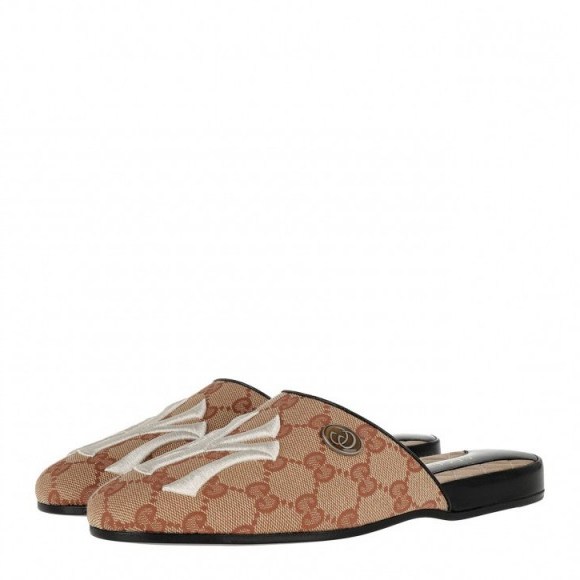 Gucci GG NY Yankees Patch Slipper Beige | Fashionette | Go Yankees! - flipped