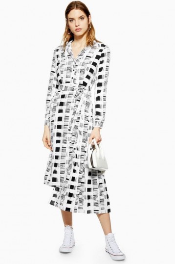 TOPSHOP Shadow Check Pleated Dress in Monochrome / black and white checks