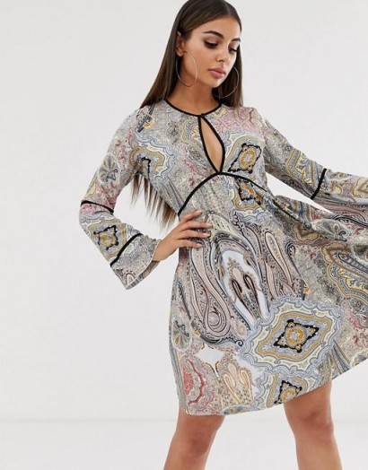 Boohoo smock dress with key hole detail in mixed paisley | plunge front dresses