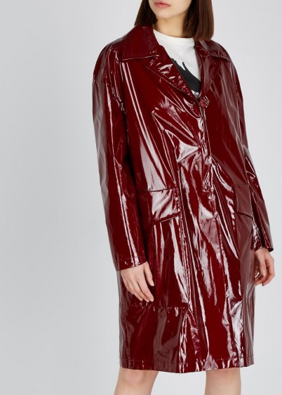 NO.21 Burgundy silk and PVC coat / shiny red coats
