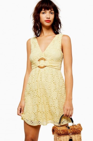 TOPSHOP Daisy Lace Flippy Dress in Yellow – sleeveless summer mini