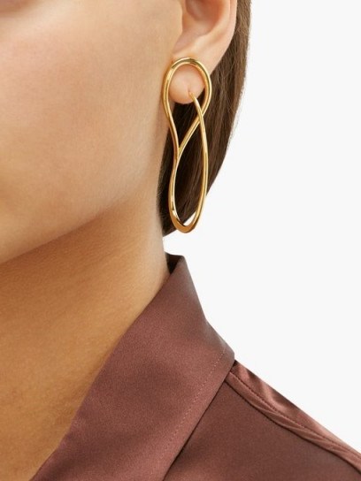 CHARLOTTE CHESNAIS Needle 18kt gold-vermeil earrings - flipped