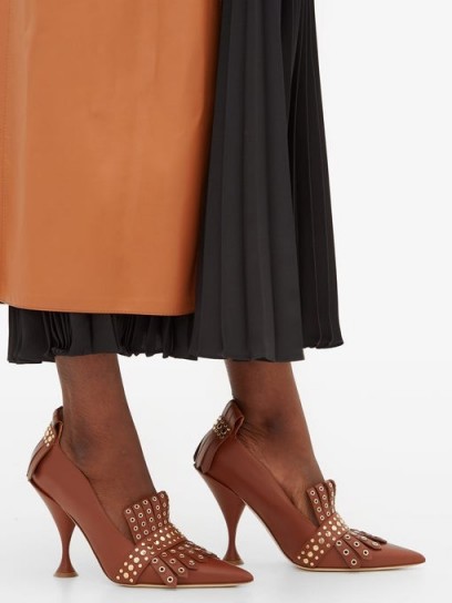 BURBERRY Goodall studded brown leather pumps / stylish fringed courts