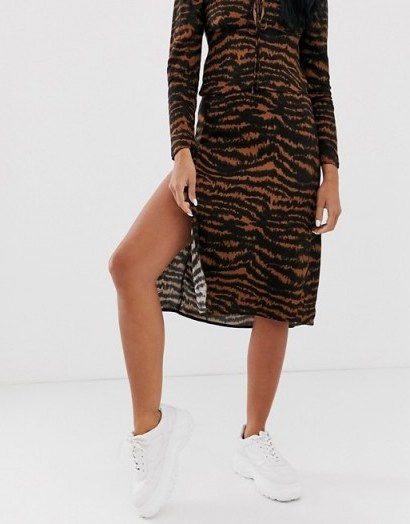 Motel midi skirt with thigh split in animal print in tiger - flipped
