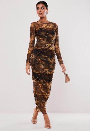 MISSGUIDED brown dark floral print ruched mesh maxi dress – long evening bodycon
