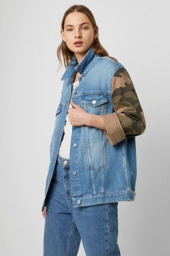 French Connection TYRA CAMO SLOUCHY WESTERN DENIM JACKET Tinted Bleach / Green Camo ~ casual weekend jackets