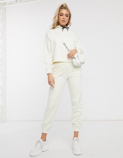 ASOS 4505 oversized jogger and cropped hoody set in cream – sprts fashion