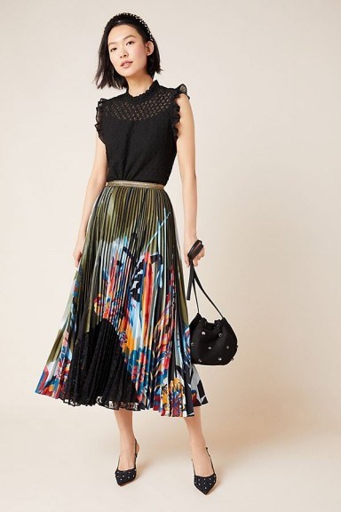 Behati Lace-Trimmed Pleated-Printed Skirt in Green Motif - flipped