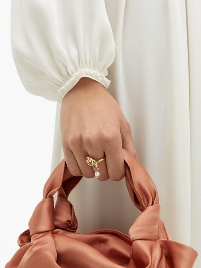 CHLOÉ Callie faux pearl-drop ring in gold-tone brass - flipped