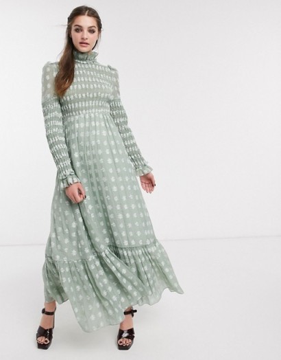 DREAM Sister Jane maxi dress with frill neck in shirred floral in sage green – 70s romantic style fashion