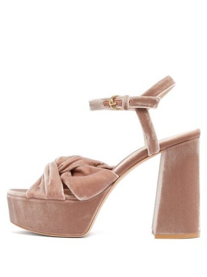 GIANVITO ROSSI Poppy 70 knotted velvet platform sandals pink – luxury platforms - flipped
