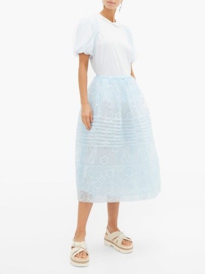 SIMONE ROCHA Daisy-embroidered pleated organza skirt in blue - flipped