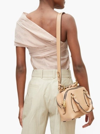 CHLOÉ Daria small grained-leather cross-body bag in beige - flipped