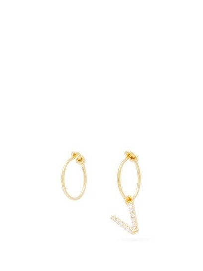THEODORA WARRE Mismatched V-charm gold-plated hoop earrings - flipped