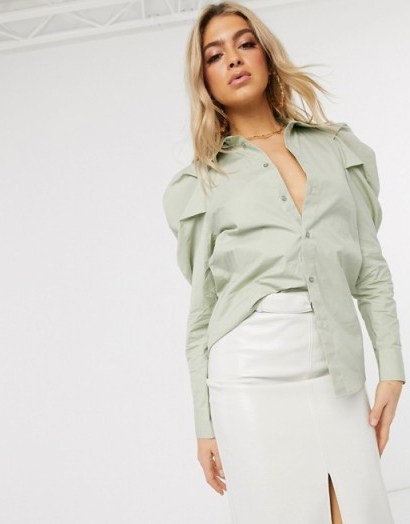 NA-KD puff sleeve blouse in green – oversized puffed sleeves - flipped