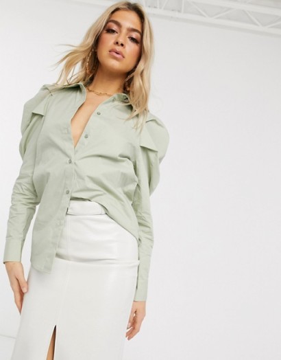 NA-KD puff sleeve blouse in green – oversized puffed sleeves