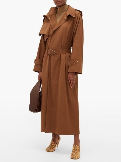 BOTTEGA VENETA Oversized-collar trench coat in brown - flipped