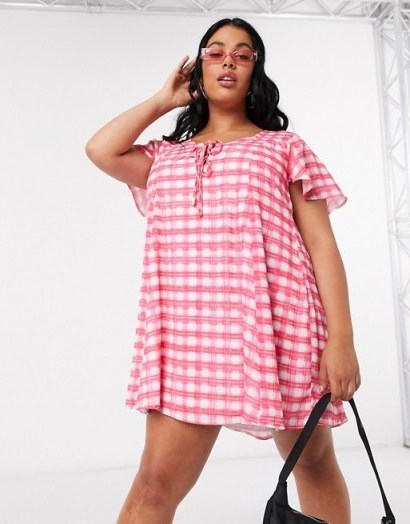 Another Reason Plus tie front smock dress in pink check – plus size summer fashion - flipped