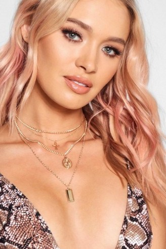 70s Fashion – Chain Sovereign and Bar Layered Necklace – boohoo - flipped