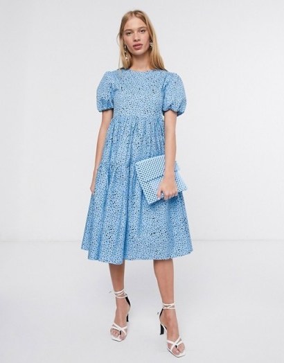 Glamorous midi smock dress with tiered skirt and volume sleeves in blue black floral - flipped