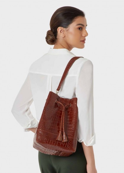 HOBBS HAMPSTEAD BUCKET BAG COGNAC / rich brown-leather shoulder bags