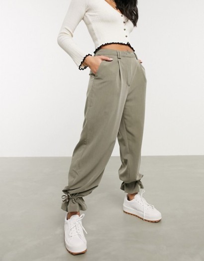 Pieces casual trousers with cuff detail in khaki – ankle tie pants