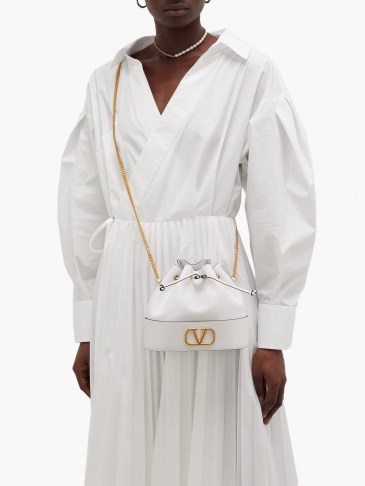 VALENTINO V-logo drawstring-top leather bucket bag – matches fashion - flipped