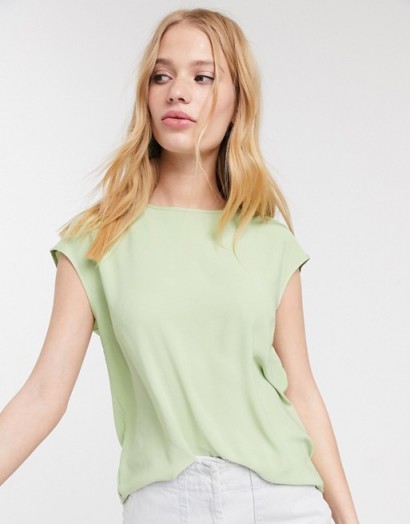 Warehouse satin tipped tee in pistachio-green