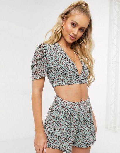 PrettyLittleThing co-ord in ditsy floral print / crop tops and shorts set - flipped