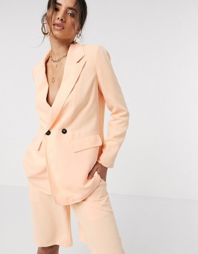 Vero Moda tailored blazer in pale orange – spring and summer colours - flipped