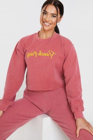 CHARLOTTE CROSBY WASHED RASPBERRY ‘FRENCH FRIES’ CROPPED SWEATSHIRT / slogan sweat tops - flipped