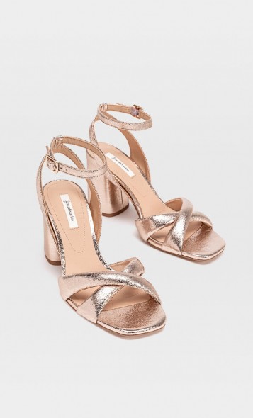STRADIVARIUS Metallic high-heel sandals copper – shiny block heels