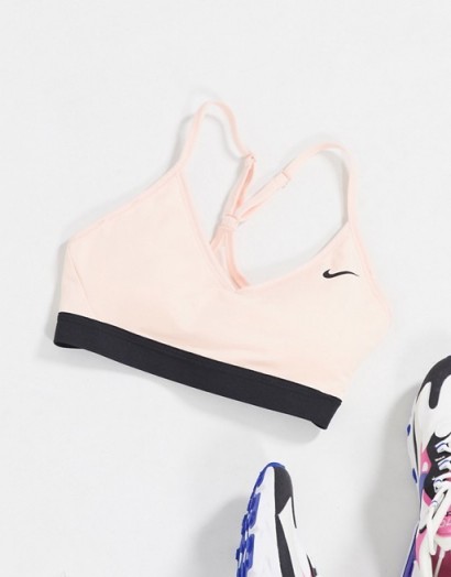 Nike Training Indy bra in pink – sports clothing