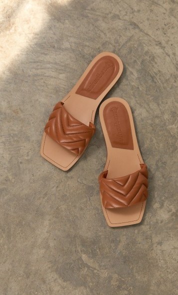 STRADIVARIUS Quilted flat sandals - flipped