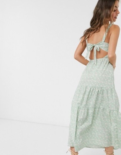 Vero Moda Petite tiered floral maxi dress with tie back detail in green daisy print – green summer dresses - flipped