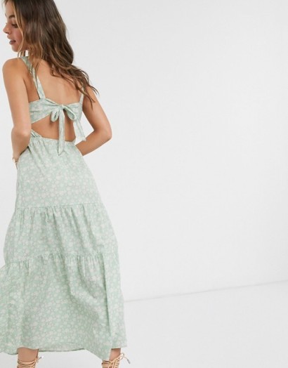 Vero Moda Petite tiered floral maxi dress with tie back detail in green daisy print – green summer dresses