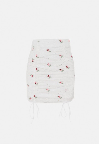 MISSGUIDED white broderie anglaise embroidered mini skirt / front ruched flower embroidery skirts