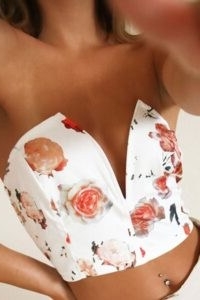 THE FASHION BIBLE CAISY WHITE FLORAL V FRONT BRALET TOP / deep plunge crop tops / bralets
