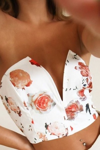 THE FASHION BIBLE CAISY WHITE FLORAL V FRONT BRALET TOP / deep plunge crop tops / bralets