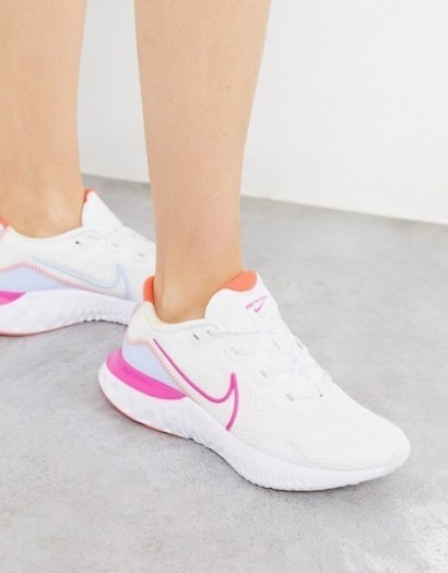 Nike Running Renew Run trainers in white – run like the wind - flipped