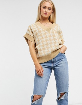 ASOS DESIGN V neck vest in dogtooth pattern in camel / knitted tops / large check patterns / knitwear / short dolman sleeve jumper