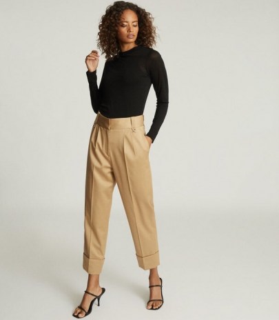 REISS MAE WOOL BLEND PLEAT FRONT TROUSERS GOLD / turn up detailed hems / smart pleated pants