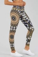 WOLVEN Noor Legging | printed leggings | retro printed sustainable clothing | casual fashion | fitness pants - flipped