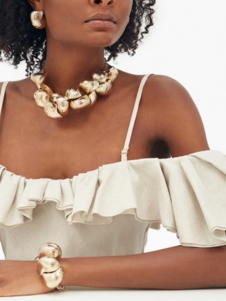 JACQUEMUS Shell chain necklace ~ chunky choker necklaces ~ shells ~ glamorous sea inspired jewellery ~ glamour