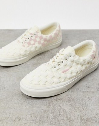 Vans UA Era Check trainers in white chenille check – textured sneakers - flipped