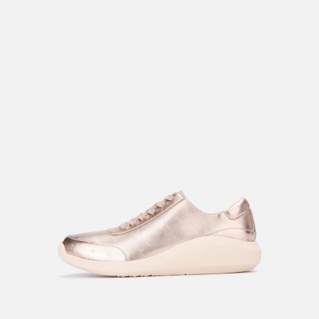 KENNETH COLE MELLO ROSE GOLD PLATFORM SNEAKER ~ metallic sneakers ~ sports luxe shoes - flipped